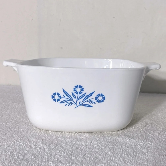 Vintage Corningware Blue Cornflower  7 Cup Casserole Dish - Picture 5 of 14